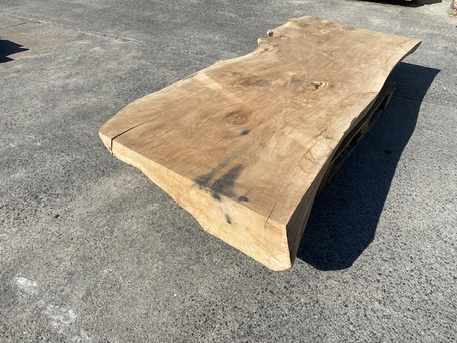 Planche en tronc de Chêne – 4620 x 700 x 75 mm – Ponçé